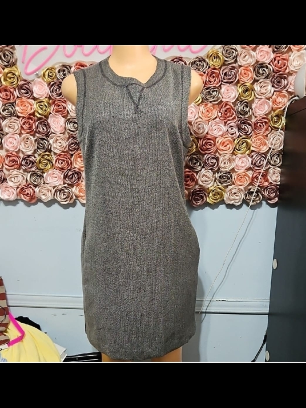 Banana Republic Sleeveless Gray Knit Shift Dress
